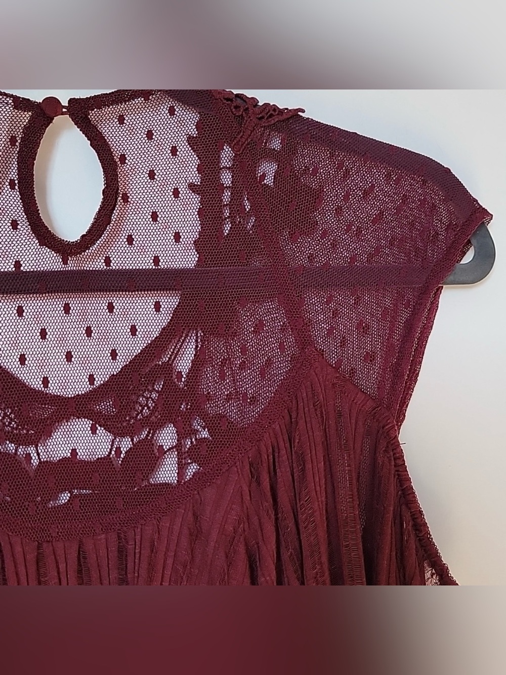 Free People ‘Stars Align’ Sheer Swiss Dot Swing Top in Wine Red size Small - Picture 11 of 13